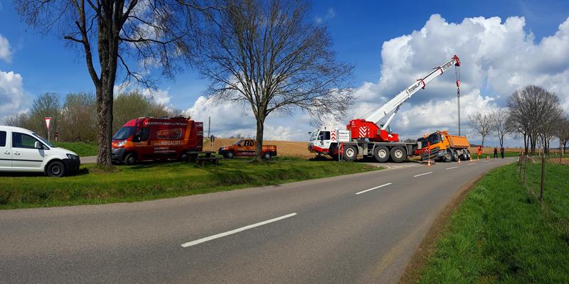 Großer Ladekran für Schwerlasten